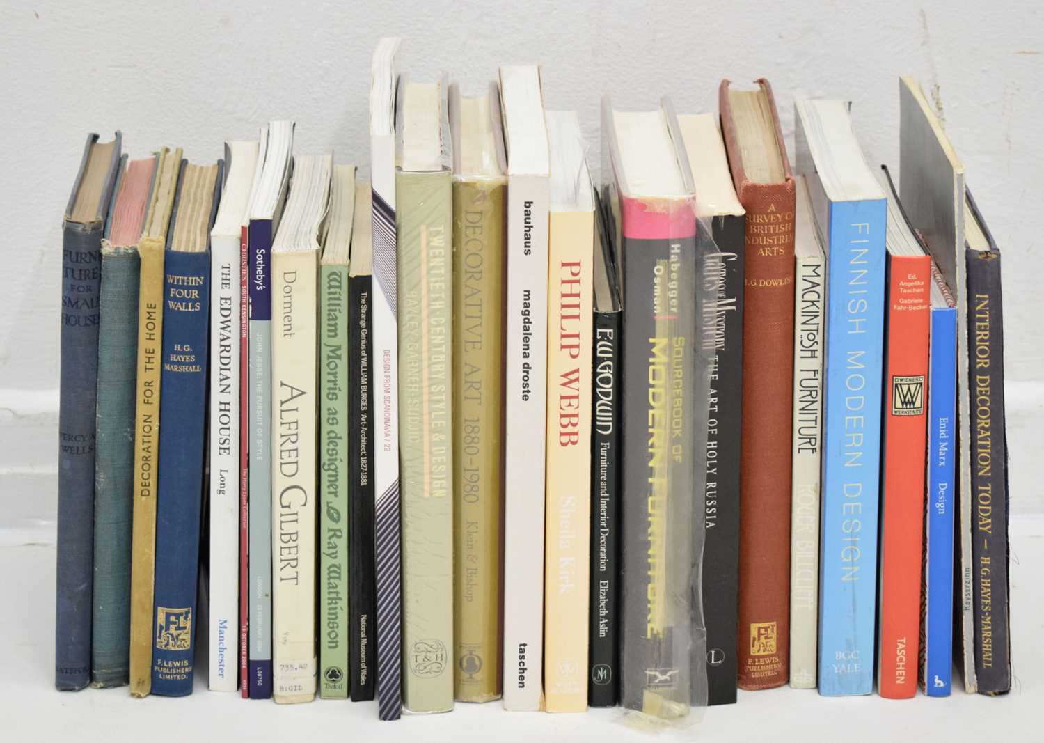 Lot 701 - Collection of reference books - Design and decorative arts