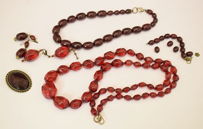 Lot 113 - Quantity of cherry 'amber' bakelite jewellery