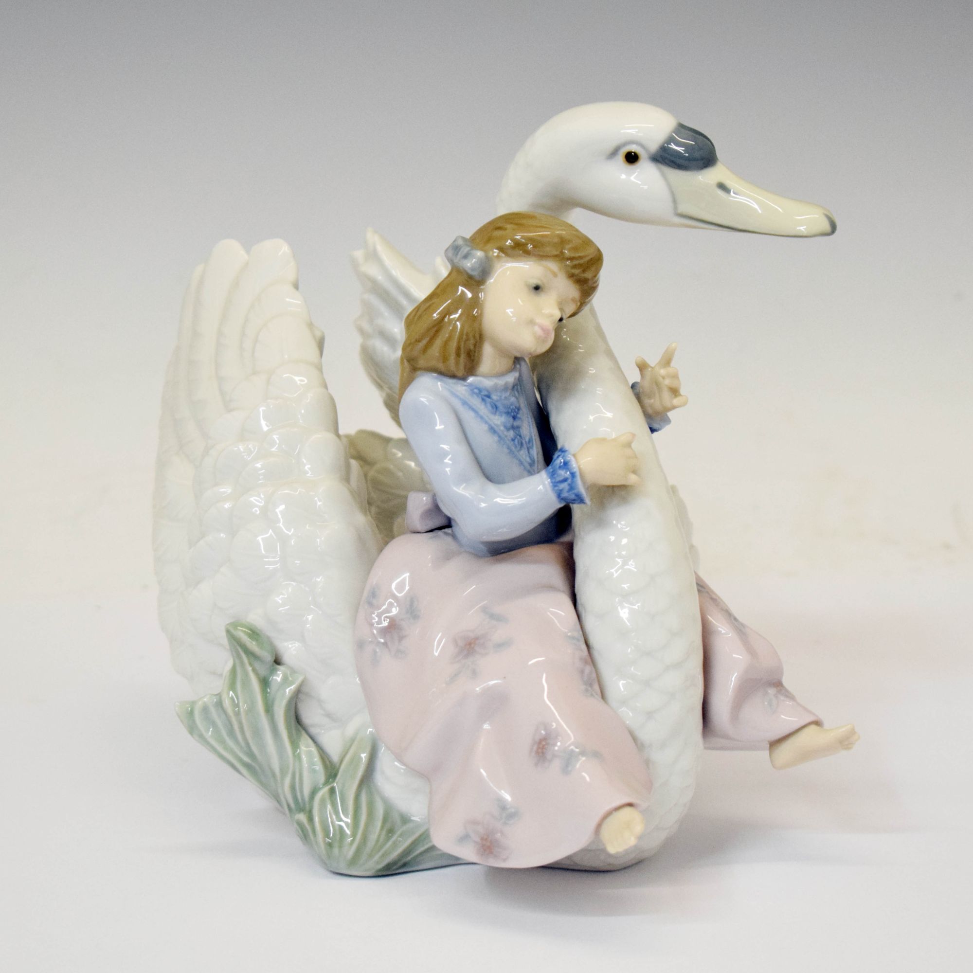 Lot 648 - Lladro - Porcelain figure, 'Swan Song', 5704