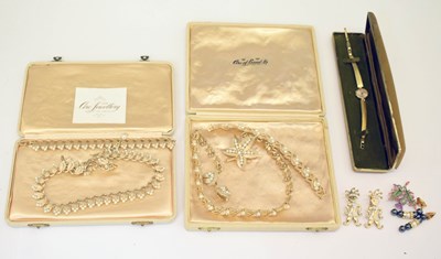 Lot 309 - Cased jewellery and sundry costume