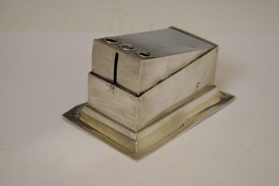 Lot 114 - Late Victorian silver tabletop cigar cutter