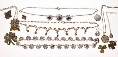 Lot 300 - Group of silver and white metal jewellery