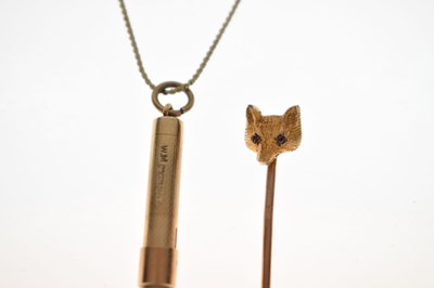 Lot 252 - Early 20th century fox head '9ct' yellow metal tie pin, cased, etc