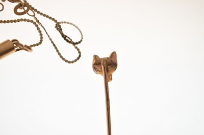 Lot 252 - Early 20th century fox head '9ct' yellow metal tie pin, cased, etc