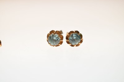Lot 212 - Garnet cabochon single stone 9ct gold ring, and two pairs of earrings