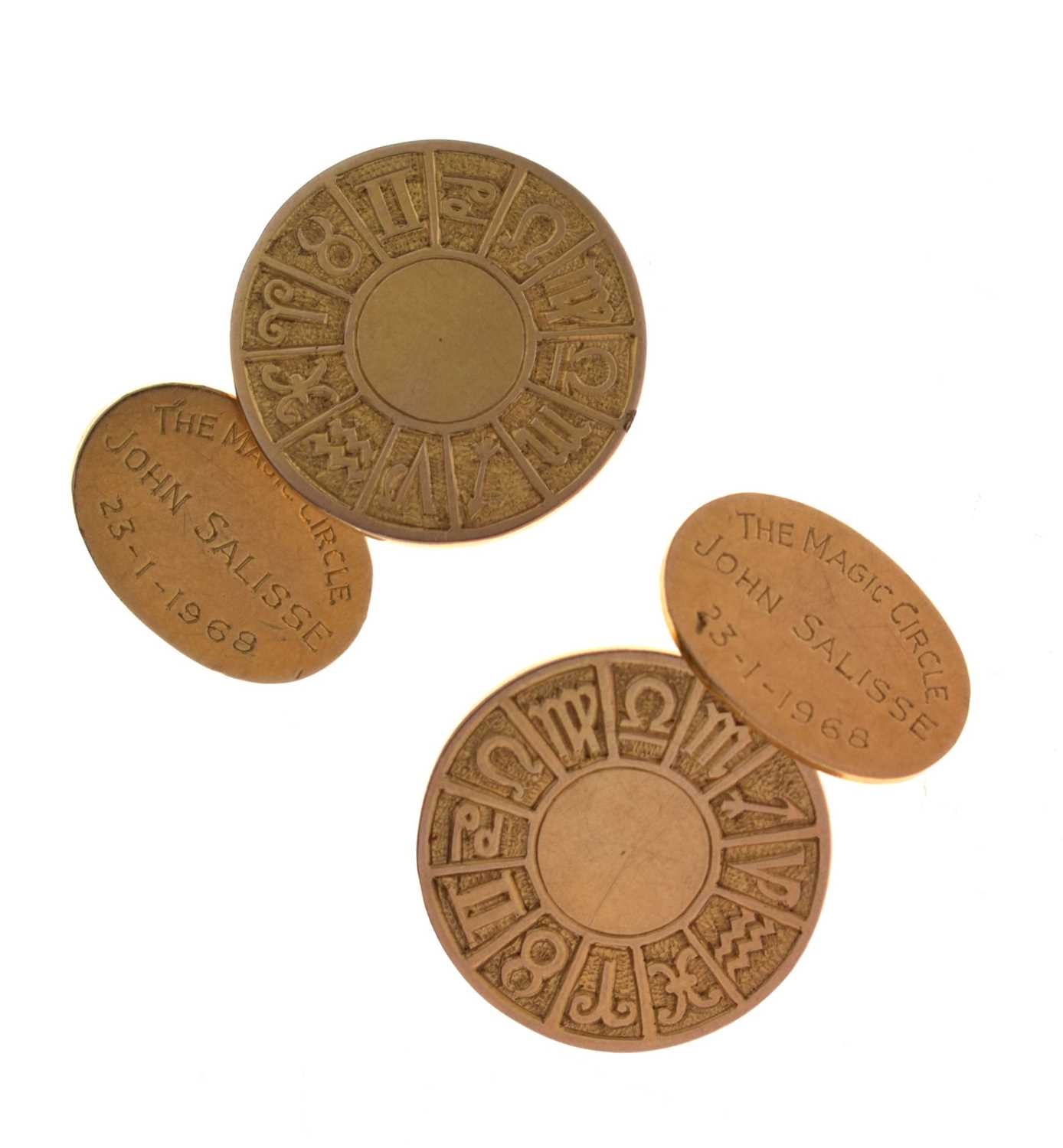 Lot 62 - Pair of 9ct gold magic circle cufflinks