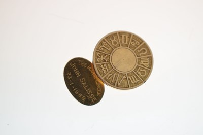 Lot 62 - Pair of 9ct gold magic circle cufflinks