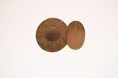 Lot 62 - Pair of 9ct gold magic circle cufflinks