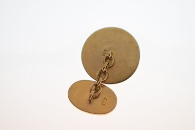 Lot 62 - Pair of 9ct gold magic circle cufflinks