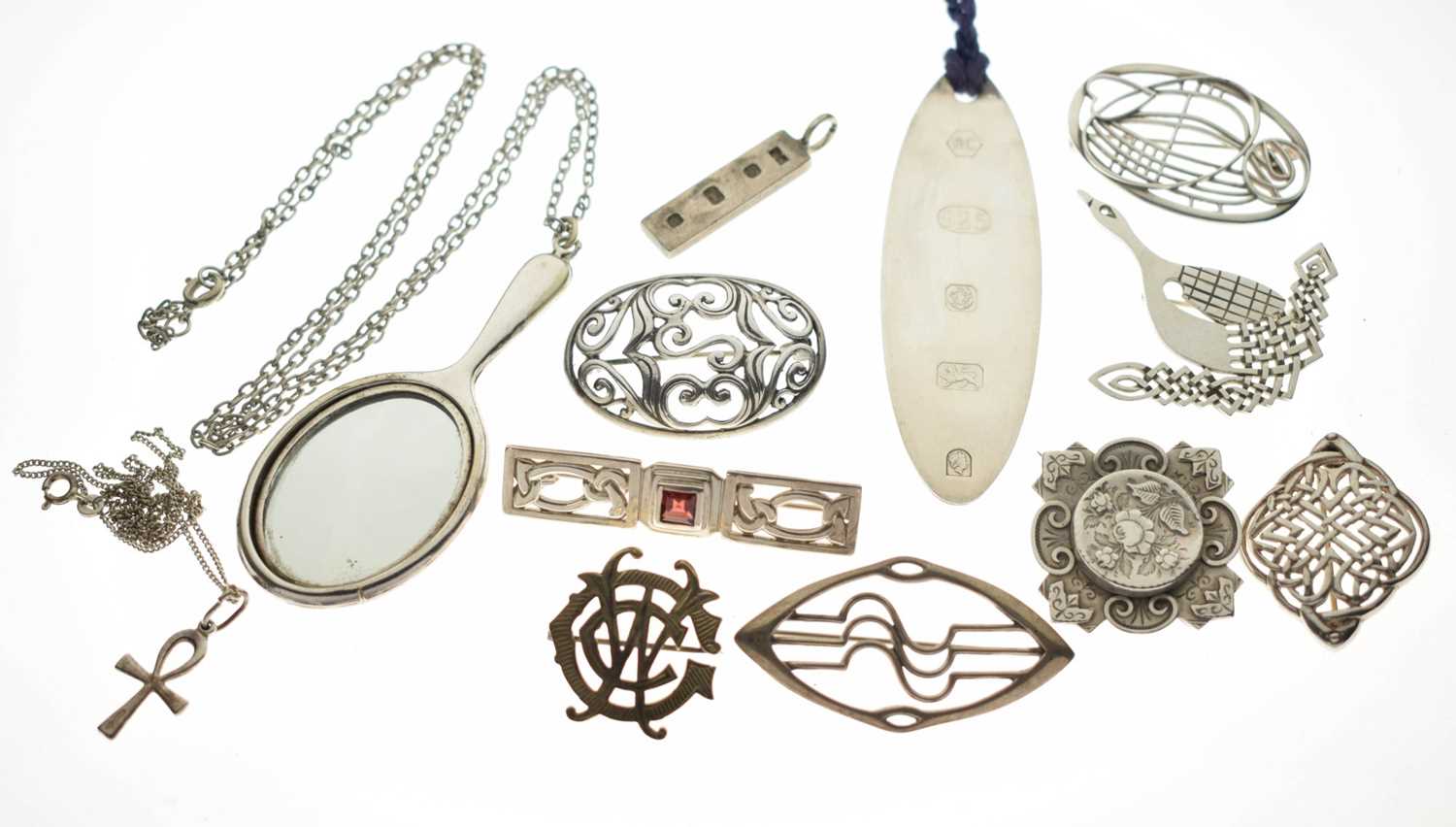 Lot 142 - Assorted silver jewellery