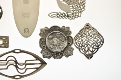 Lot 142 - Assorted silver jewellery