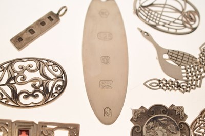 Lot 142 - Assorted silver jewellery