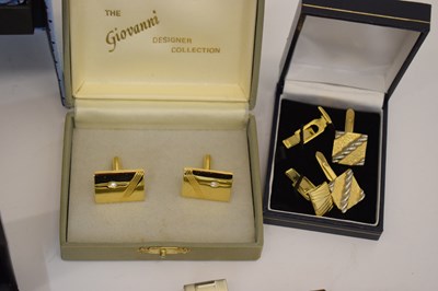 Lot 156 - Assorted gentleman's dress jewellery, watches and accessories
