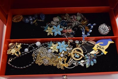Lot 108 - Quantity of costume jewellery
