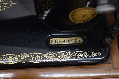 Lot 379 - Cased Singer sewing machine and case