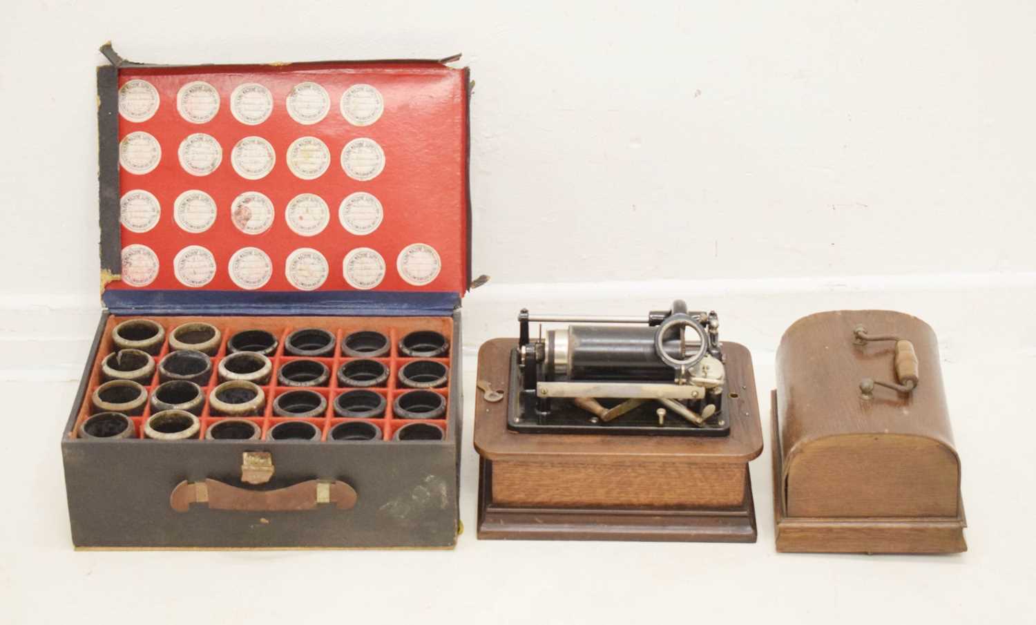 Lot 394 - Early 20th century oak cased phonograph