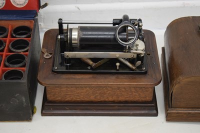 Lot 394 - Early 20th century oak cased phonograph
