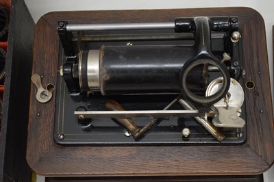 Lot 394 - Early 20th century oak cased phonograph