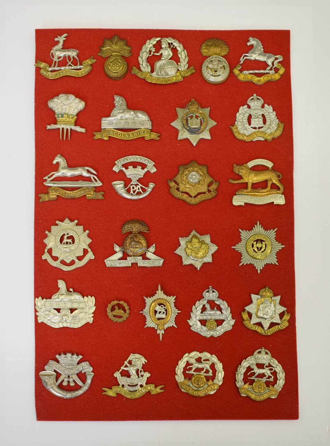 Lot 333 - Mixed group of cap badges