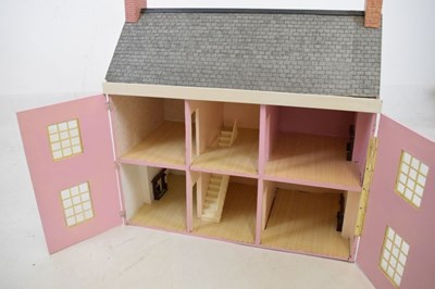 Lot 292 - Large modern pink dolls house and furniture