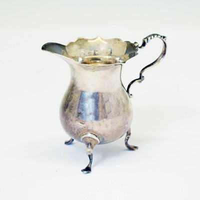 Lot 194 - Edward VII silver cream jug
