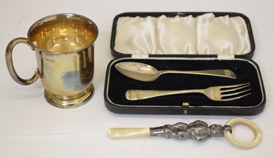 Lot 163 - George V silver christening mug, cased Old English christening spoon and fork, etc