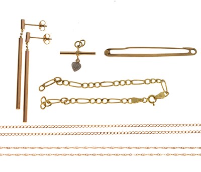 Lot 124 - Small group of jewellery comprising a yellow metal bar brooch, stamped '9ct', etc