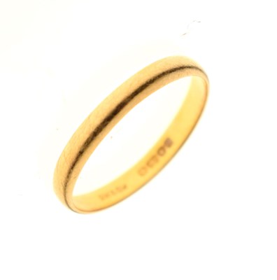 Lot 48 - 22ct gold wedding band