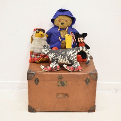 Lot 354 - Trunk of assorted soft toys