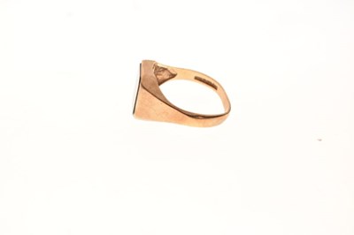 Lot 13 - 9ct gold onyx signet ring