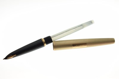 Lot 164 - Parker '61' 9ct gold cased fountain pen