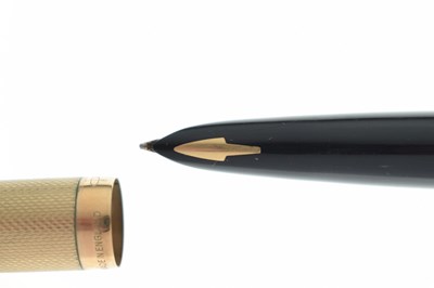 Lot 164 - Parker '61' 9ct gold cased fountain pen