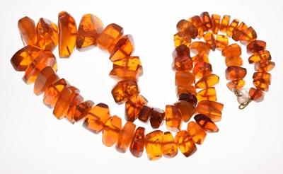 Lot 98 - Amber bead necklace