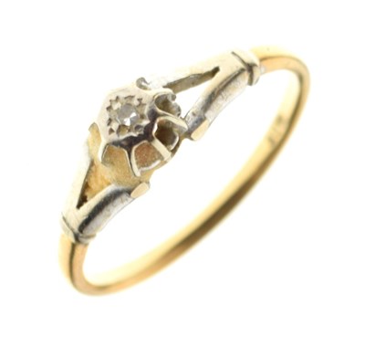 Lot 4 - Single stone diamond ring