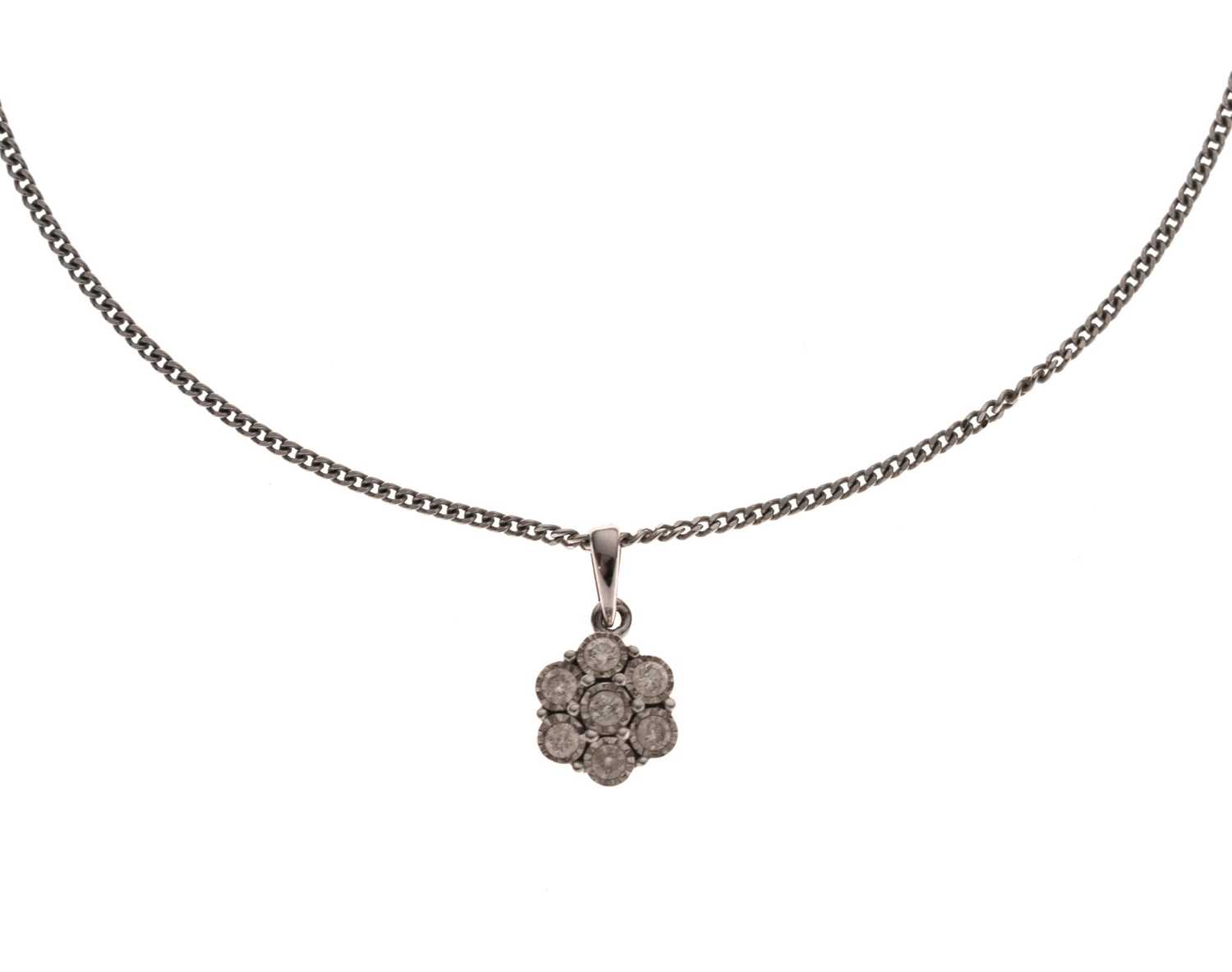 Lot 92 - Diamond cluster 9ct white gold pendant and an 18ct white gold chain