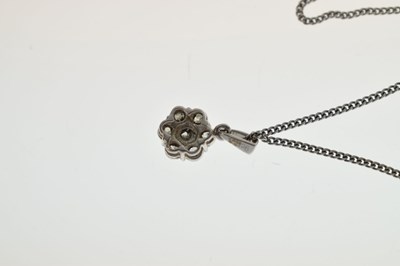 Lot 92 - Diamond cluster 9ct white gold pendant and an 18ct white gold chain