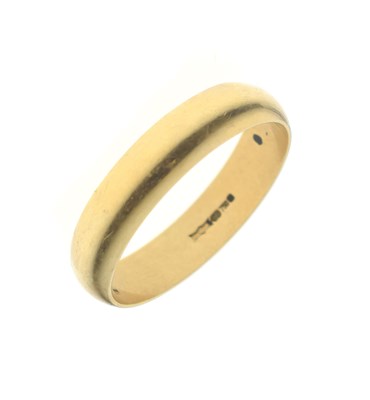 Lot 51 - 18ct gold wedding band