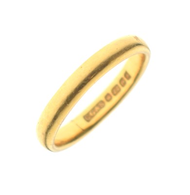 Lot 50 - 22ct gold wedding band