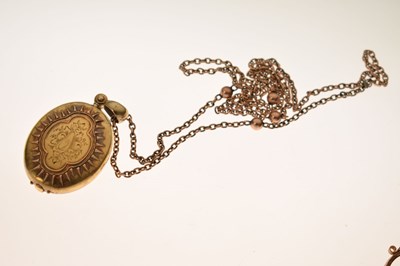 Lot 95 - Victorian unmarked yellow metal oval locket and '9c' tagged chain, etc