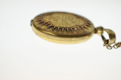 Lot 95 - Victorian unmarked yellow metal oval locket and '9c' tagged chain, etc