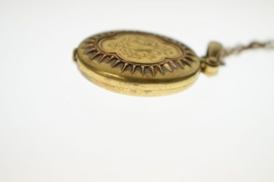 Lot 95 - Victorian unmarked yellow metal oval locket and '9c' tagged chain, etc