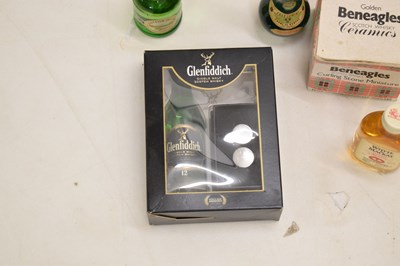 Lot 471 - Quantity of miniatures