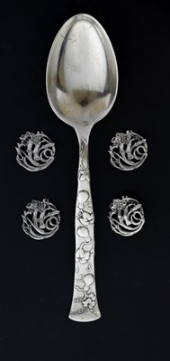 Lot Set of four Edwardian silver buttons, and a 20th century Tiffany spoon