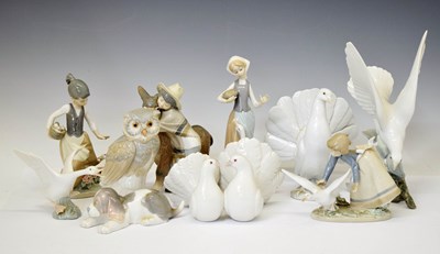 Lot 396 - Group of Lladro porcelain figures