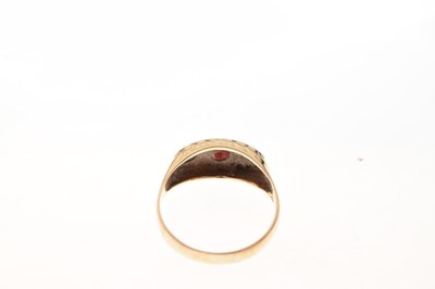 Lot 10 - 9ct gold ring