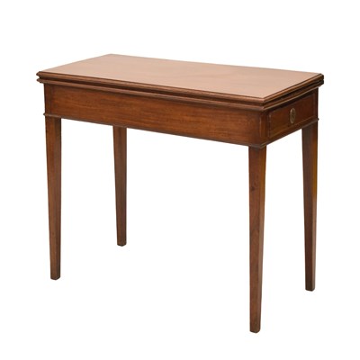 Lot 543 - Georgian mahogany tea table