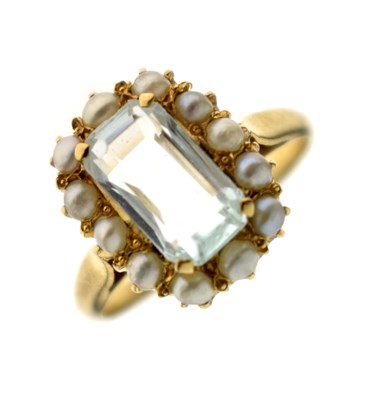 Lot 22 - Aquamarine and seed pearl unmarked yellow metal ring