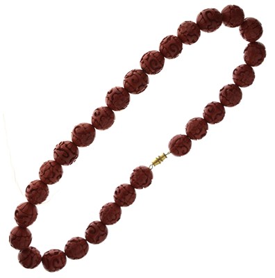 Lot 84 - Early 20th century cinnabar carved bead necklace
