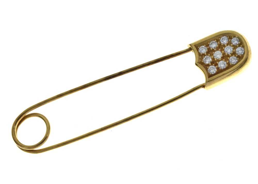 Lot 104 - Diamond set safety pin brooch