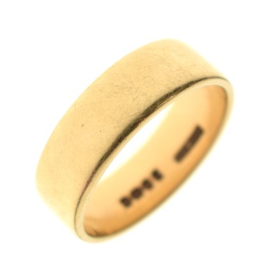 Lot 57 - 18ct gold wedding band